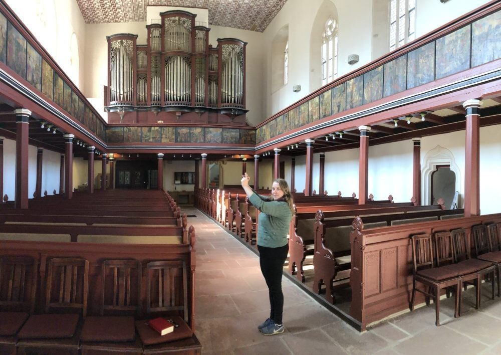 Kantorin Johanna Korf filmt Kirchen im Mansfelder Land und stellt die Videos als virtuelle Rundgänge ins Internet.