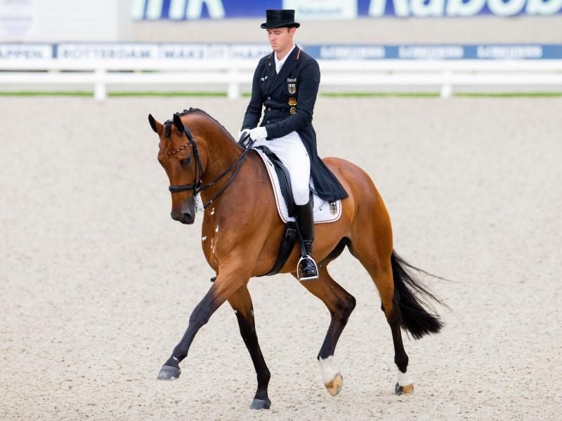 Dressurreiter Sönke Rothenberger auf seinem Pferd Cosmo. Foto: Rolf Vennenbernd