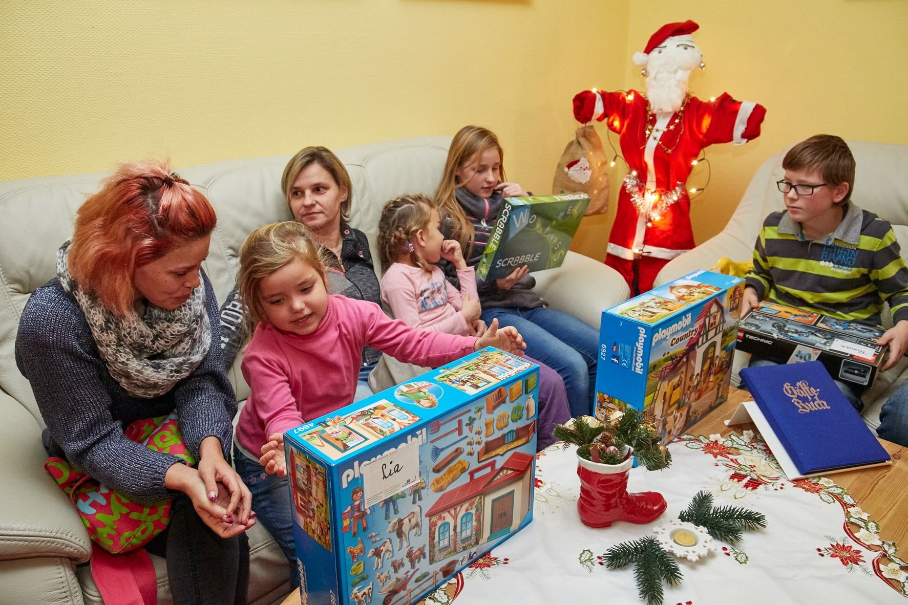Für die Kinder der Familien, die am 9. November bei einem Brand ihre Wohnungen verloren haben, gab es auch Geschenke.