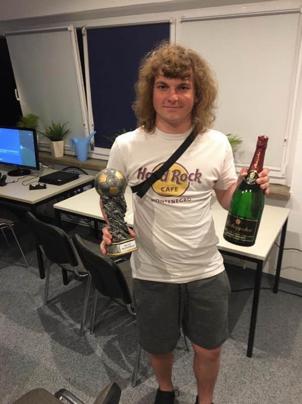 Marvin Giese (Foto) gewann das erste E-Soccer-Turnier des FC RSK vor Robert Jesswein, Jonas Weise und Hannes Niebling.