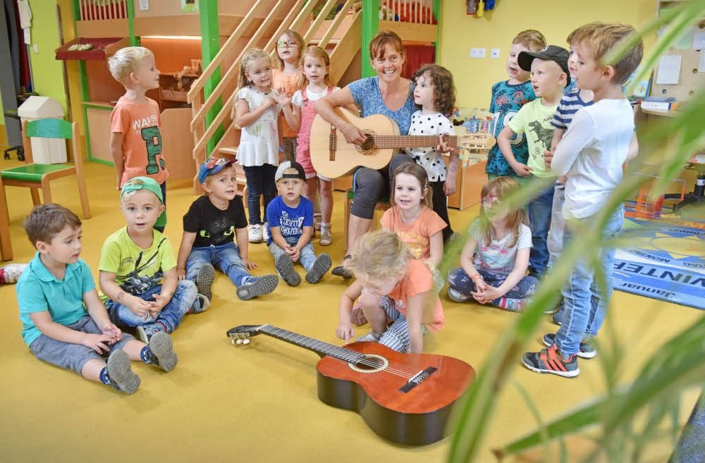 Simone Hohenberger und „ihre Sonnenkinder“ sind gut bei Stimme, wenn es ums Zscherndorfer Lied geht.