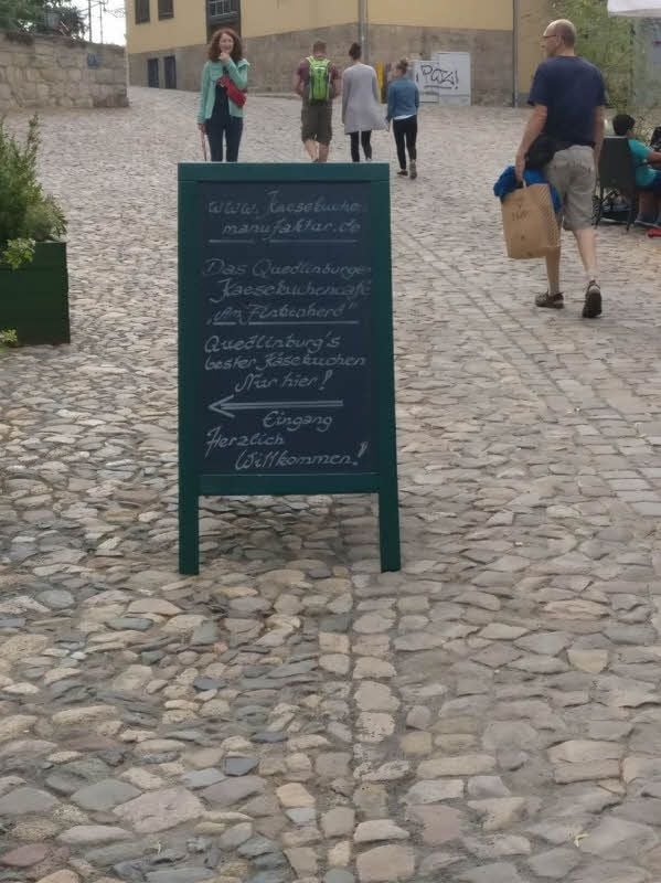 Die Werbung des Café „Am Finkenherd“.