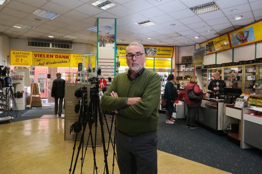 Nach fast 30 Jahren muss Detlef Großwendt sein Fotofachgeschäft in der Großen Ulrichstraße schließen. Die Enttäuschung ist dem 65-Jährigen ins Gesicht geschrieben. „Foto-Großwendt“ war als einziges Fachgeschäft Sachsen-Anhalts viele Jahre nicht nur in Halle ein Begriff.