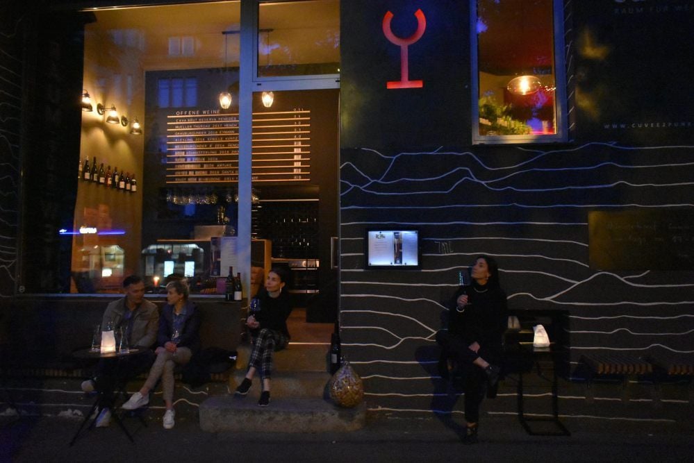 In der Weinbar Cuvée genießen Kenner und Liebhaber einen guten Tropfen.