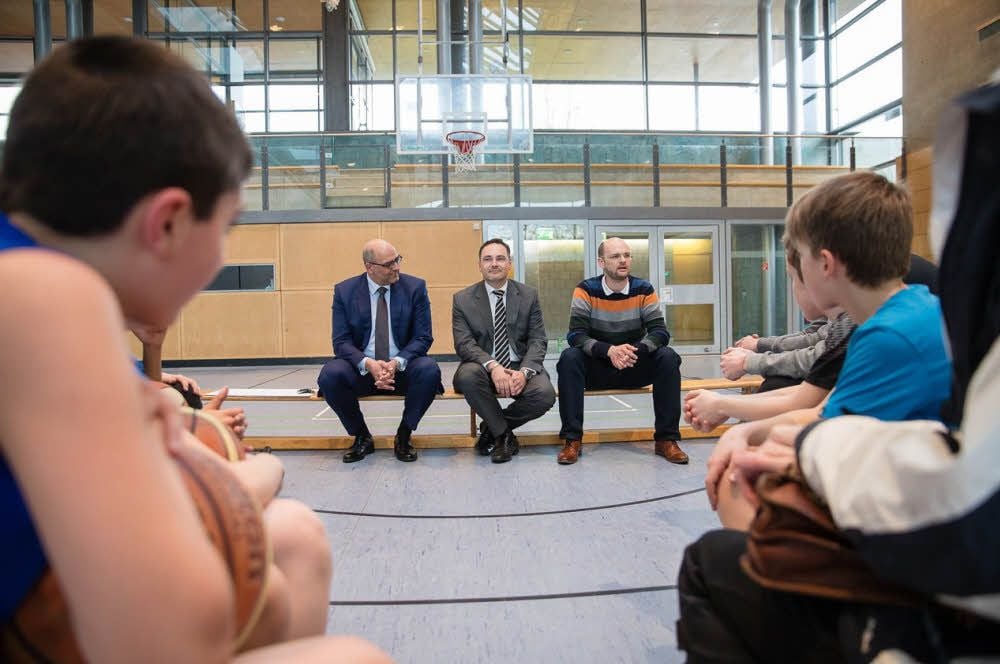 Der Basketball-Förderkader U 14 bekam wichtigen Besuch beim Training.