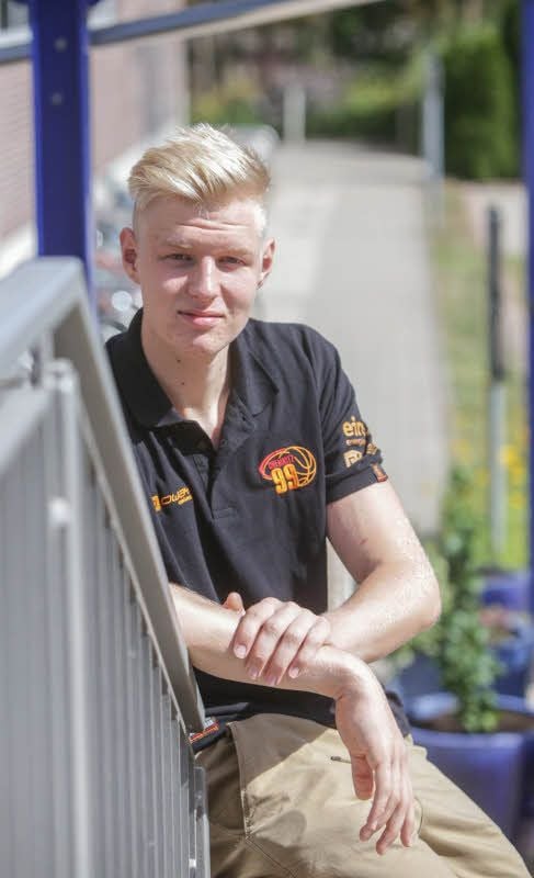 Der 17-jährige Freyburger Aaron Kayser, der schon für die deutsche U-16-Auswahl gespielt hat, ist im Sommer zu den Niners nach Chemnitz gewechselt.