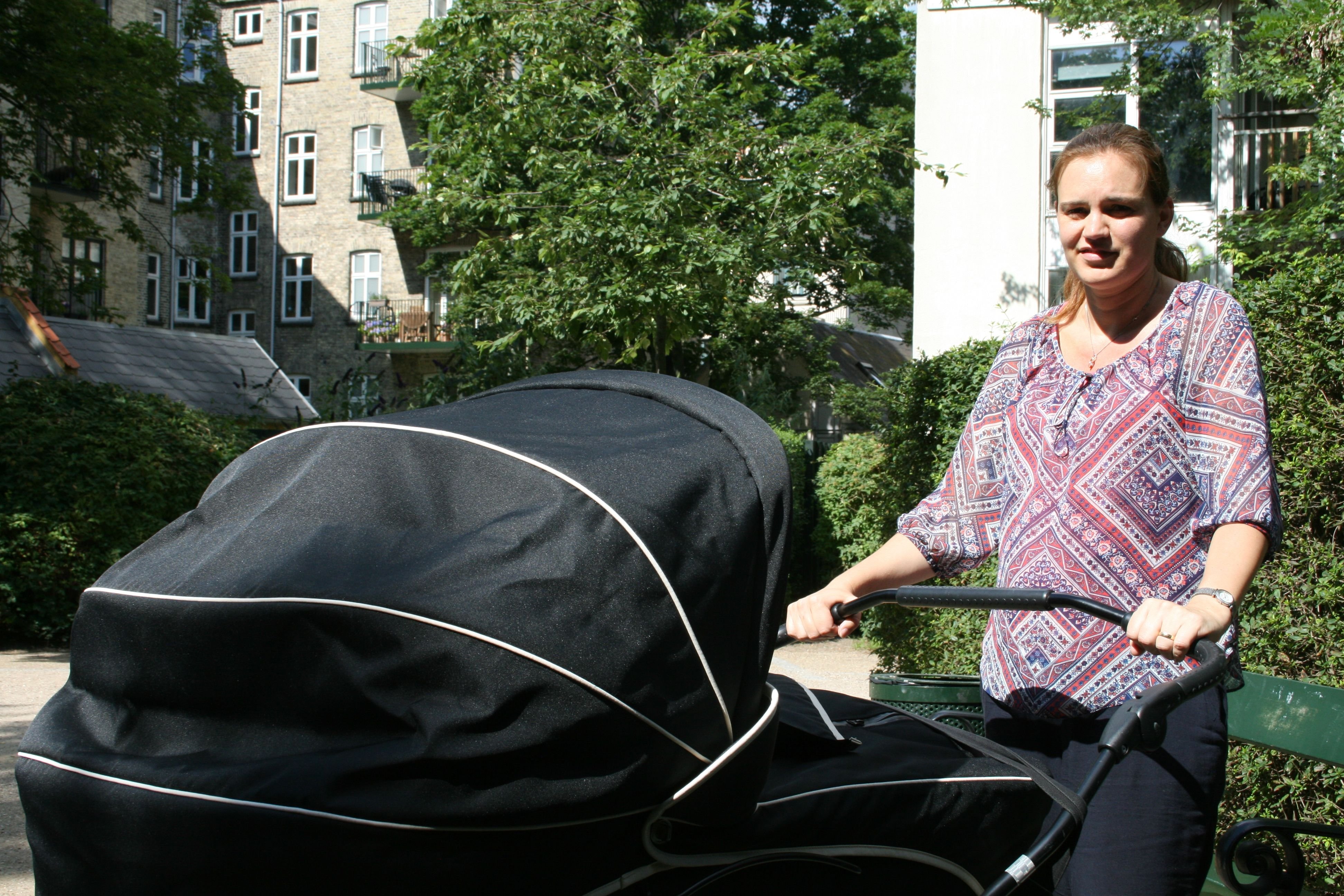 Ulla Kobberø (37) mit Zwillingen. 1200 Babys mehr als im vergangenen Sommer kommen in Dänemark zur Welt.