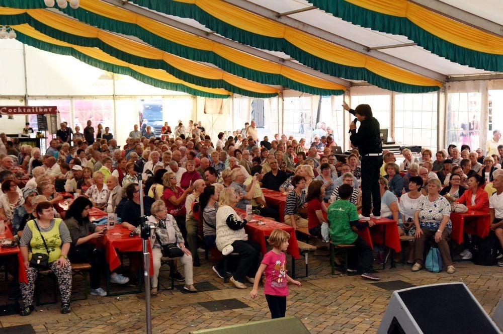Im Festzelt ist jedes Jahr zum Zuckerfest Stimmung.