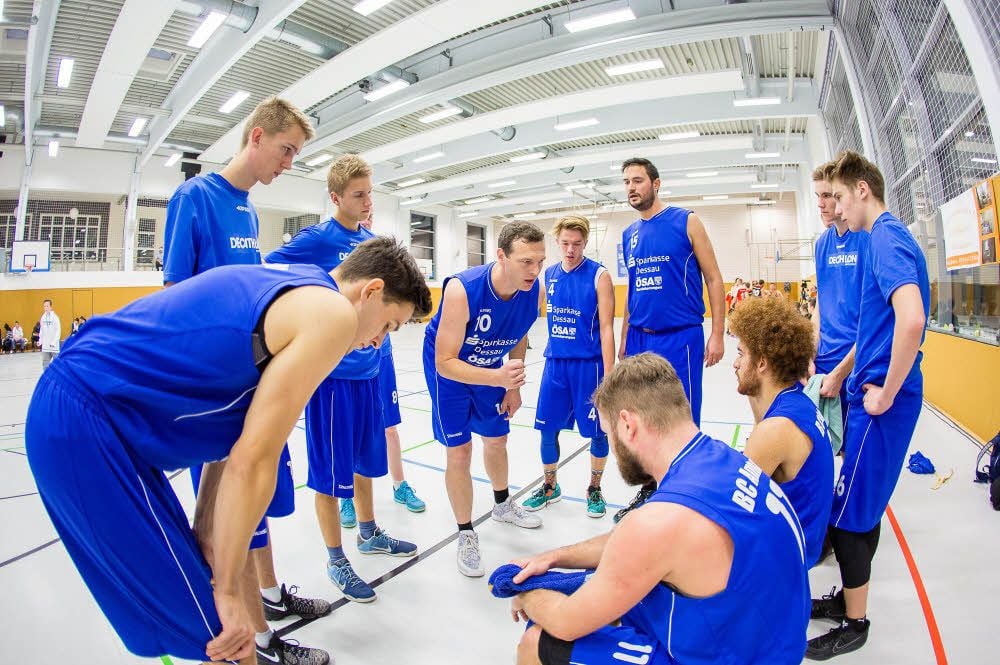 Schafft der verjüngte BC Anhalt um Spielertrainer Mario Friedrich (10) erneut den Sprung in die Play-offs?
