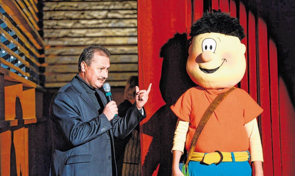 Michael Schuster hat vielseitig gewirkt: Mit seinen Texten hauchte er Dobo Leben ein. Die Figur ist ein Köthener Maskottchen geworden.