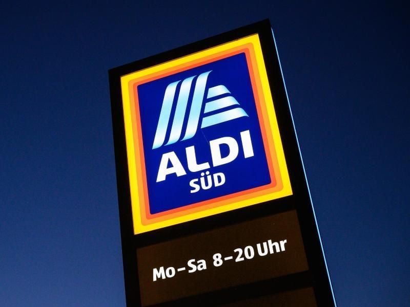 Bei Aldi Süd und bei Lidl wurden mutmaßlich mit Metallteilen verunreinigte Pizzateig-Produkte verkauft. Foto: Sebastian Gollnow/dpa