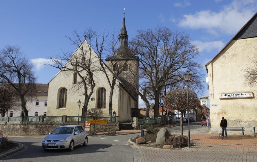 Blick auf die Kirche am Rathaus
