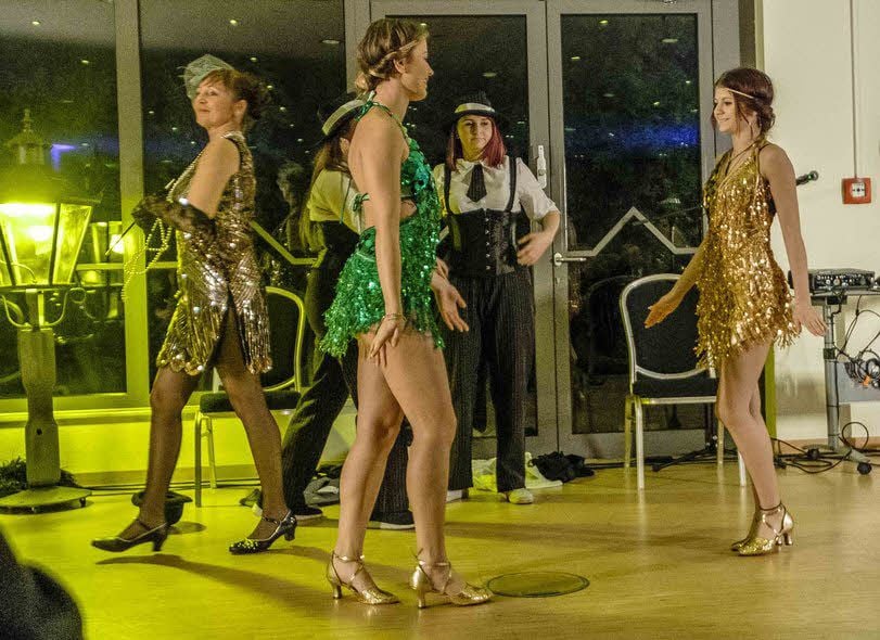 Die Tänzerinnen der Show Company FacettenReich entführten mit ihrem Auftritt in die Glamourzeit der 1920er Jahre.