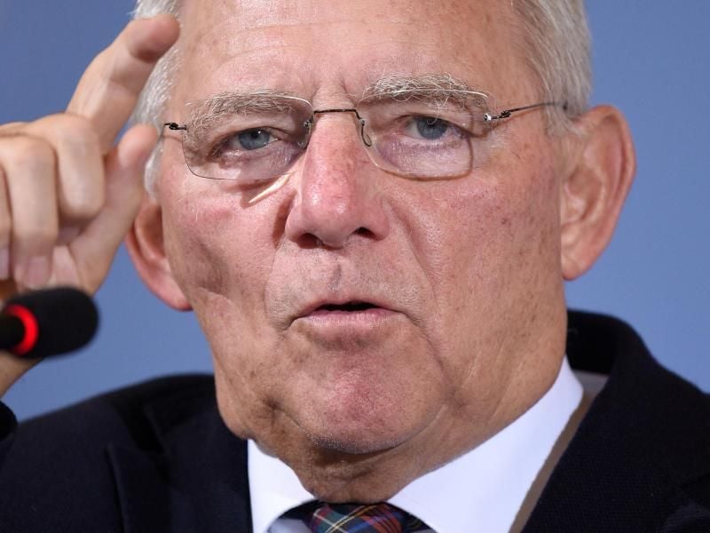Griechenland sei noch nicht über den Berg, sagte Bundesfinanzminister Wolfgang Schäuble am Mittwochabend. Foto: Rainer Jensen