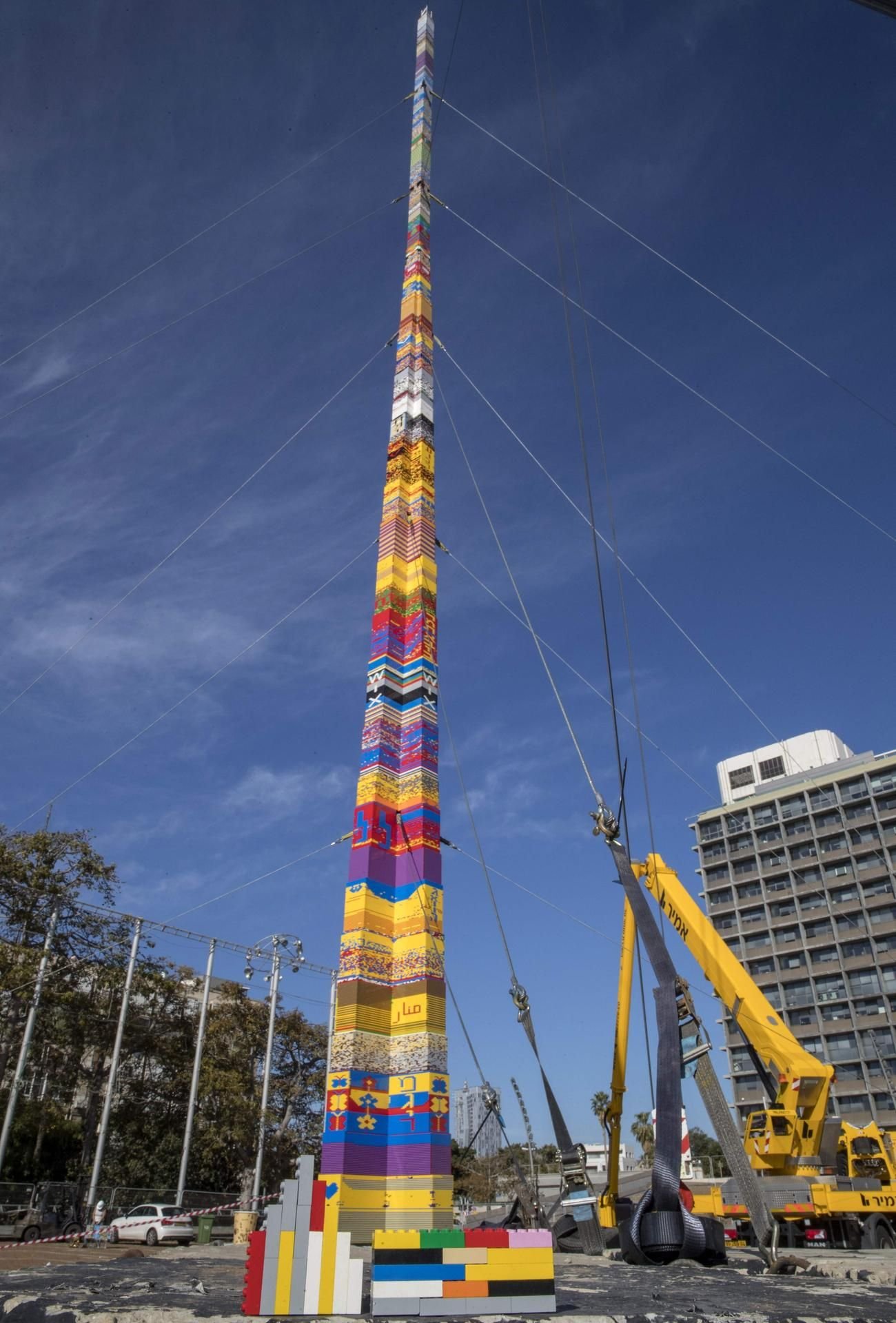 Der 36 Meter hohe Legoturm von Tel Aviv