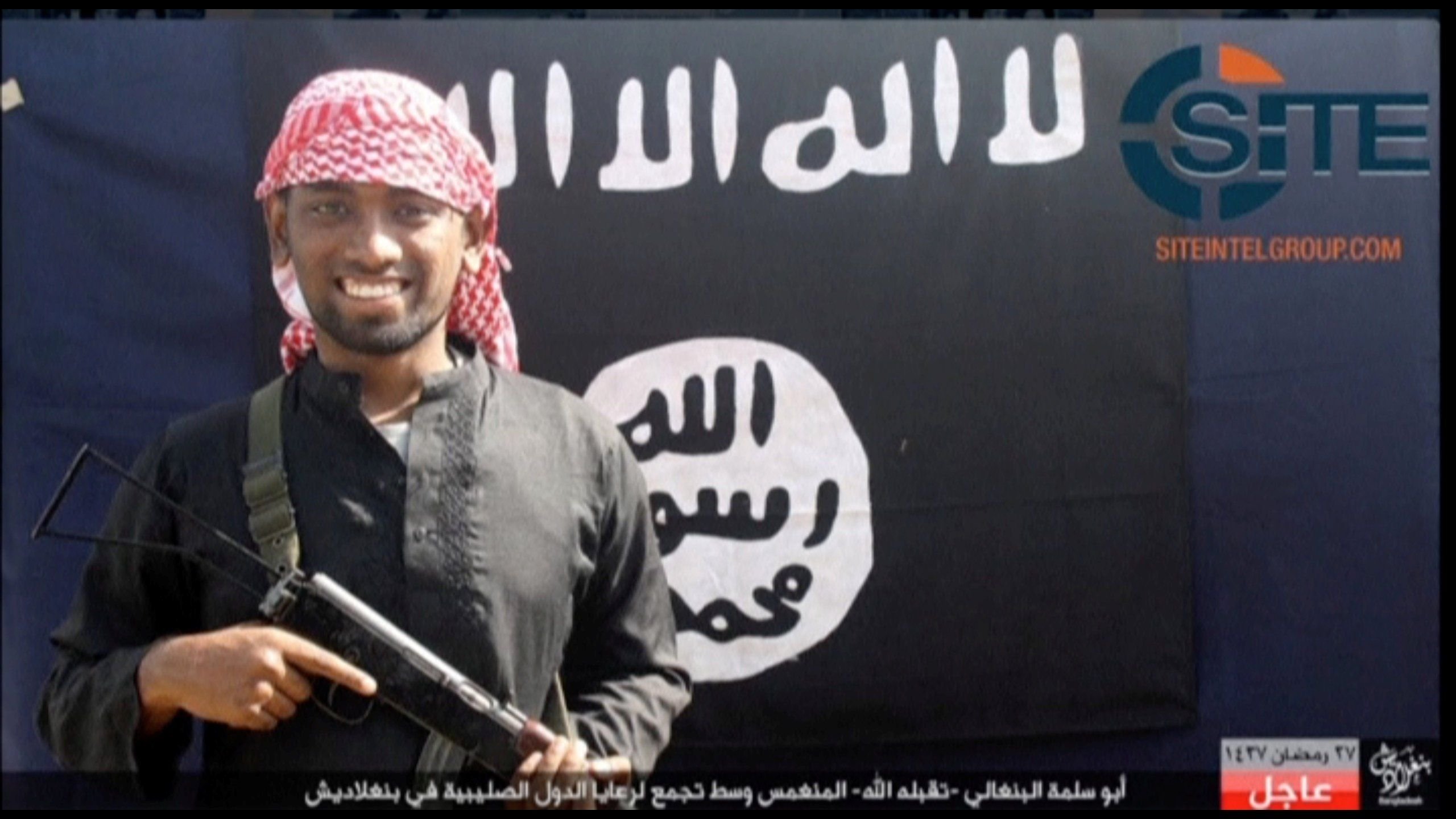 Ein IS-Kämpfer posiert in einem Video der Terrororganisation.