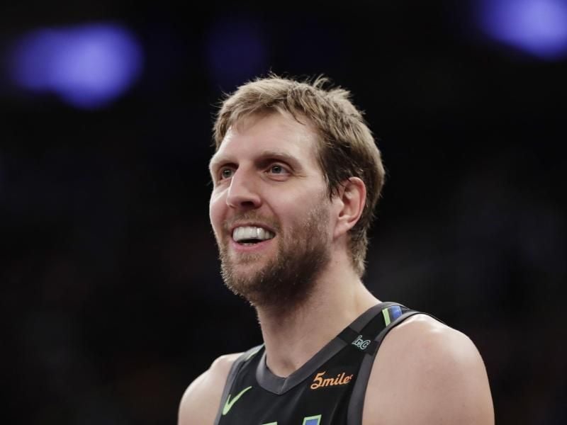 Dirk Nowitzki zeigt sich nach seiner Knöcheloperation zufrieden mit dem Heilungsverlauf. Foto: Frank Franklin I/AP