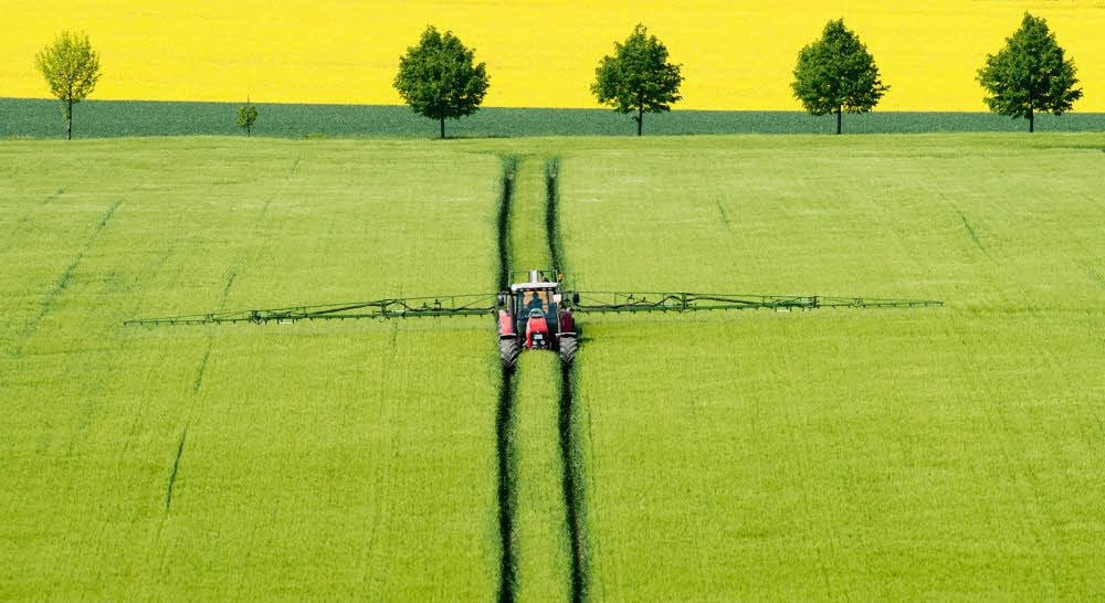 Mitarbeiter von landwirtschaftlichen Betrieben in Sachsen-Anhalt sollen vom Chemieriesen BASF Reisen erhalten haben, wenn sie Pflanzenschutzmittel des Konzerns verwenden.