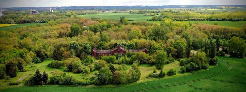 Über eine Fläche von 23.000 Quadratmetern erstreckt sich das frühere Bergbaugelände, das dem Verein „Kepotopia“ gehört.