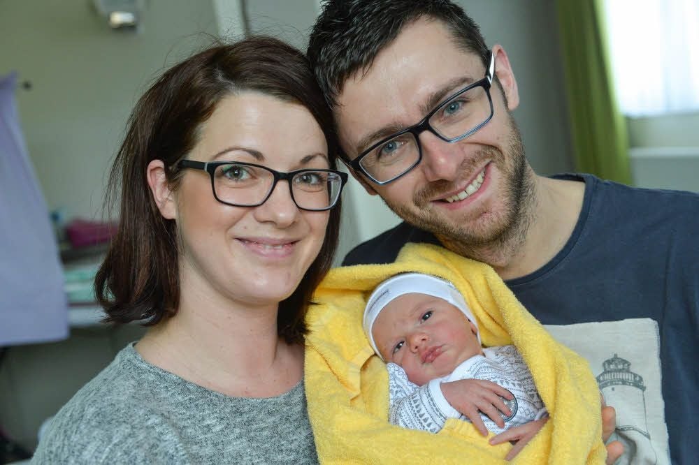 Kathrin Radelhof und Marcus Schmidt aus Dohndorf freuen sich über ihr erstes Kind: Neujahrsbaby Charlie.