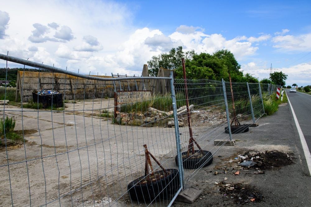 Schandfleck im Burgenlandkreis: Die einstige Silo-Anlage zwischen Freyburg und Pödelist ist beliebter Ablageort von illegalem Müll.