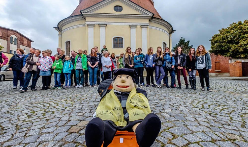 Kurz vor der Abfahrt versammelten sich alle Mitreisenden zum Gruppenbild mit Martin Luther.