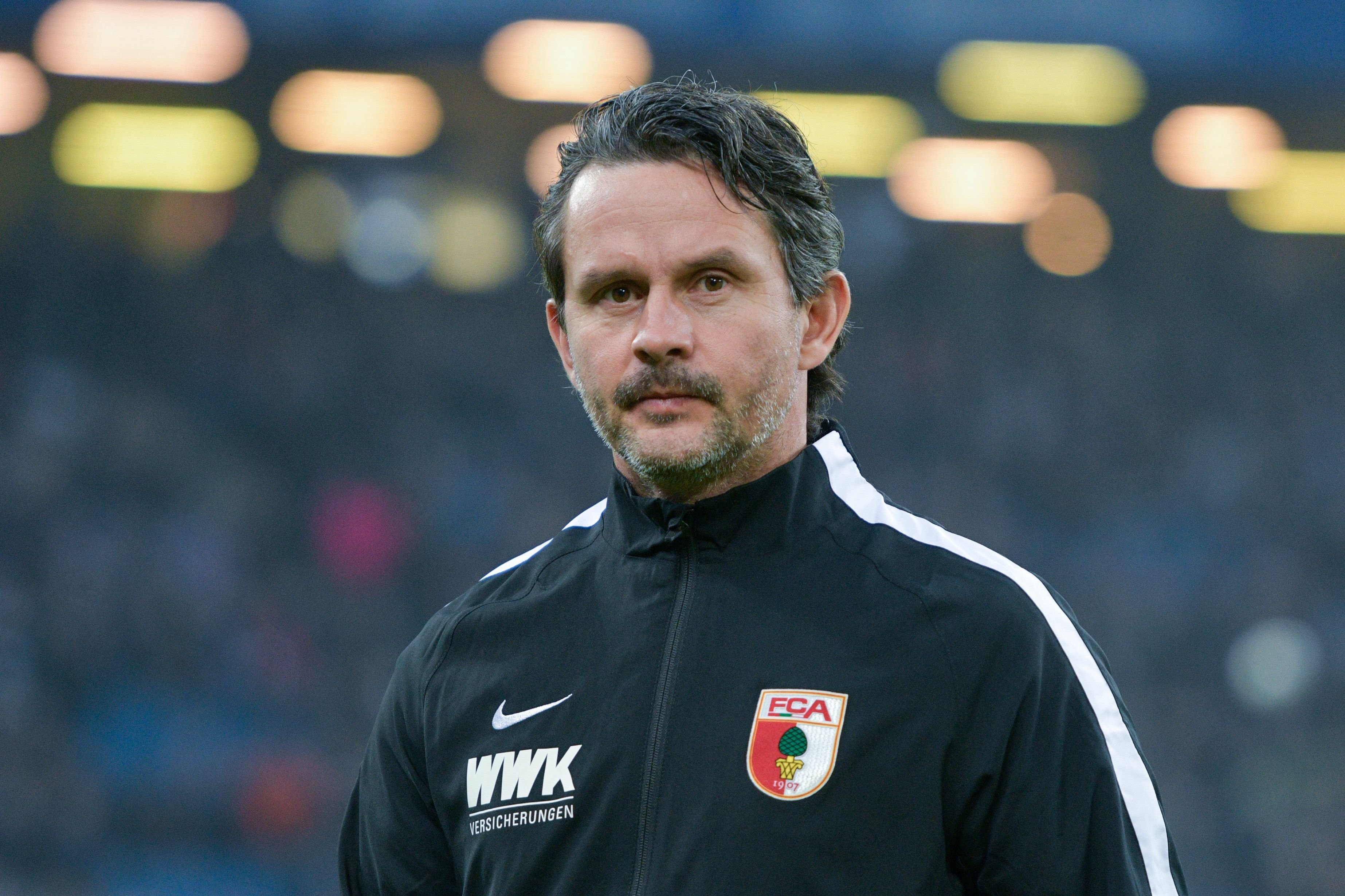 Dirk Schuster war erst im Sommer zum FC Augsburg gewechselt.