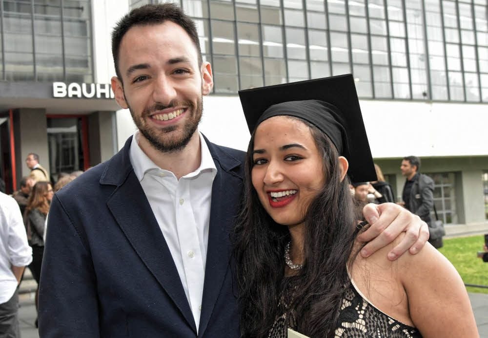 Dundubiswana Jinka (r.) und Marco Aperti verabschieden sich nach ihrem Studium aus Dessau.