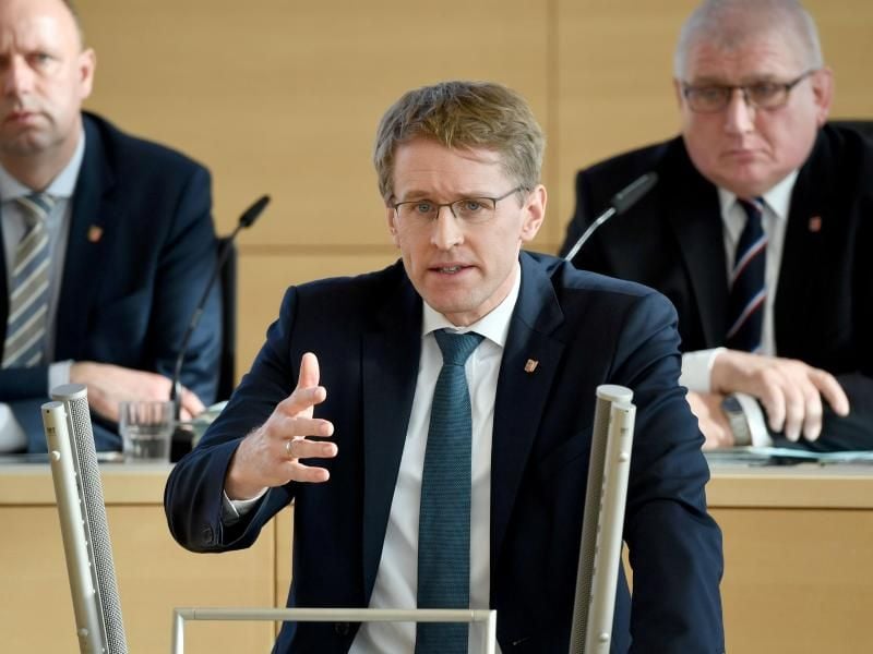 Daniel Günther (CDU), Ministerpräsident von Schleswig-Holstein, spricht auf einer Landtagssitzung. Foto: Carsten Rehder/dpa