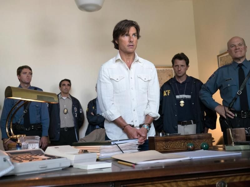 Barrys (Tom Cruise, m.) schillernde Karriere im Dienst der CIA scheint vorbei zu sein. Foto: David James/ZDF/dpa