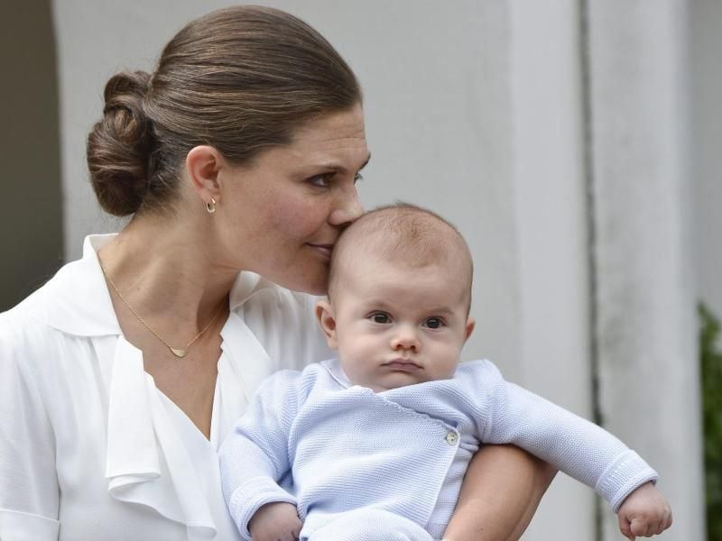 Kronprinzessin Victoria mit Nesthäkchen Oscar. Foto: Jonas Ekstromer