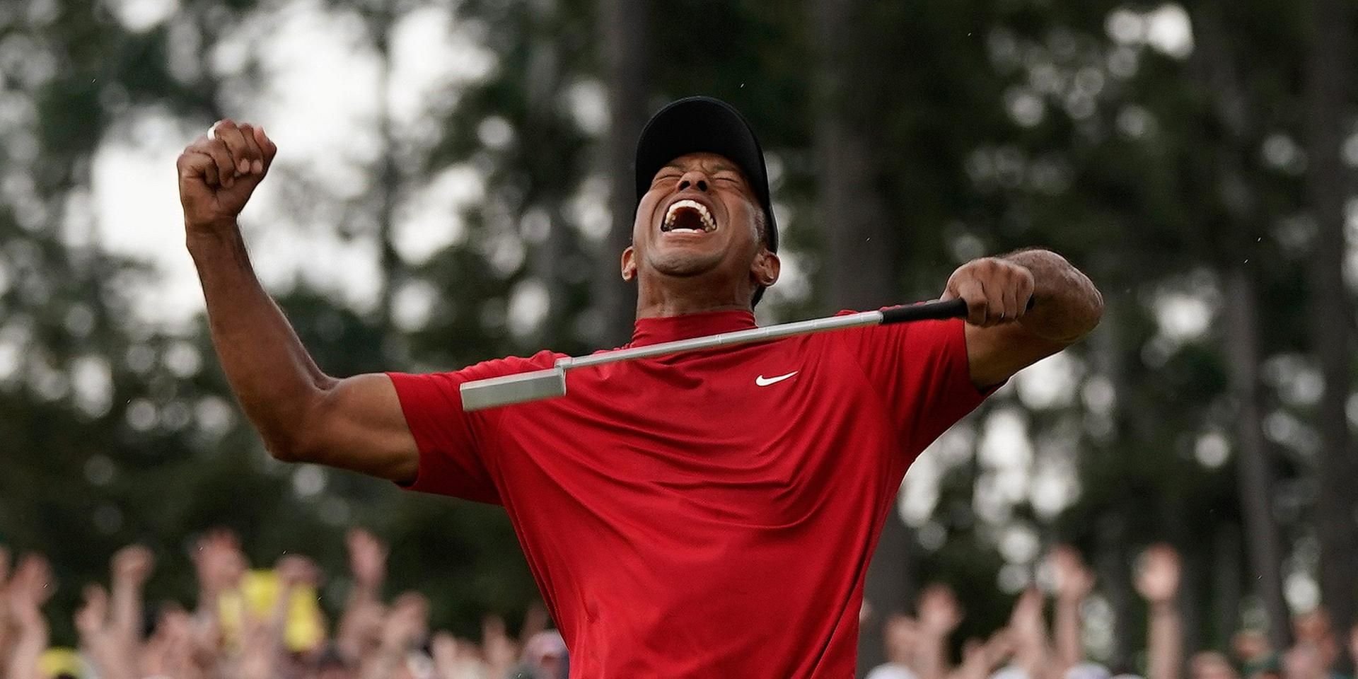 Tiger Woods freut sich über seinen fünften Masters-Sieg.