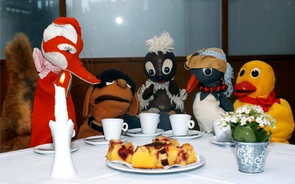 Die Märchenwaldfiguren rund um Pittiplatsch nutzen die Corona-Pause für ein bisschen Erholung - bald geht es aber wieder weiter.