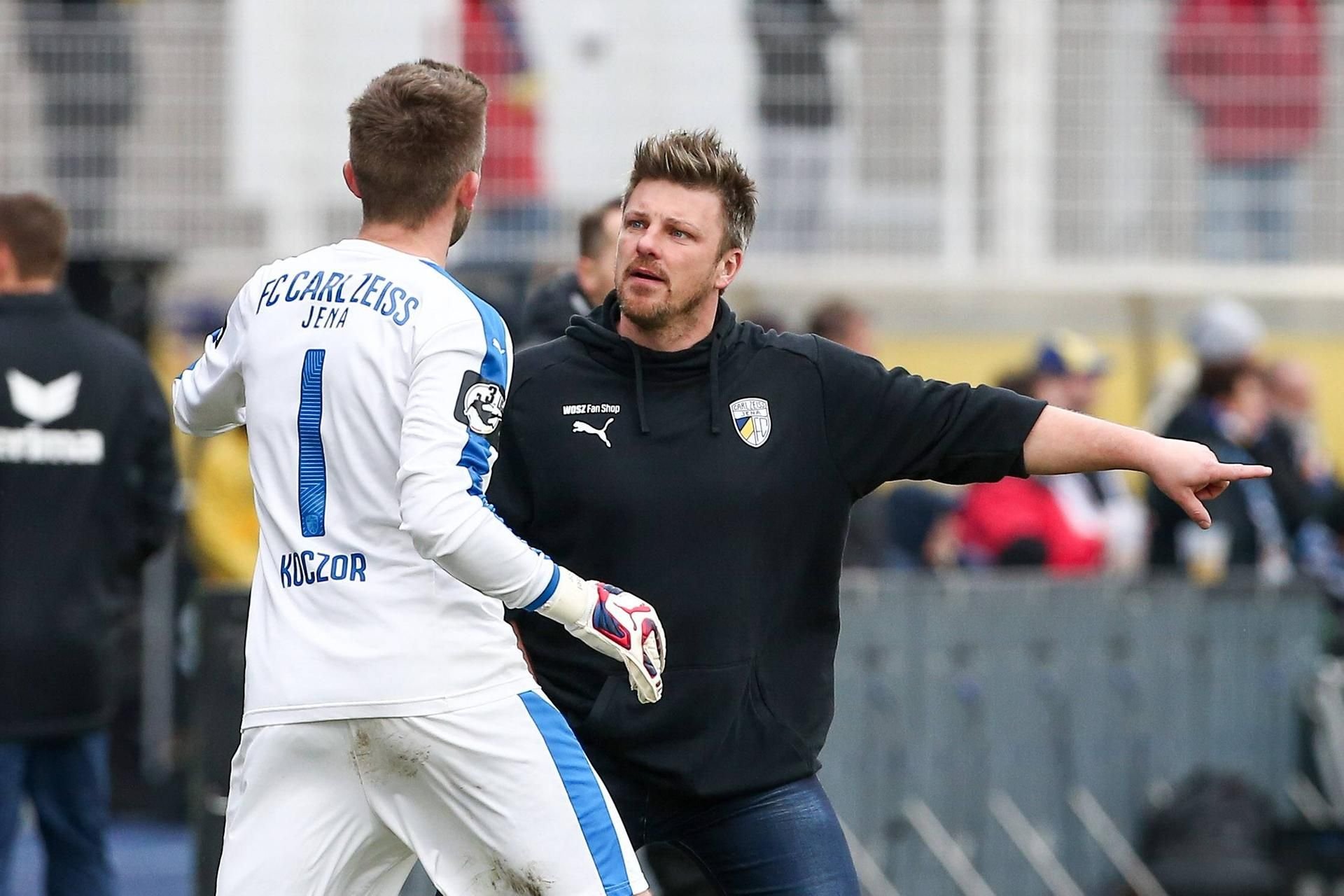 Jenas Trainer Lukas Kwasniok soll Keeper Raphael Koczor nach einem Disput im Training suspendiert haben.