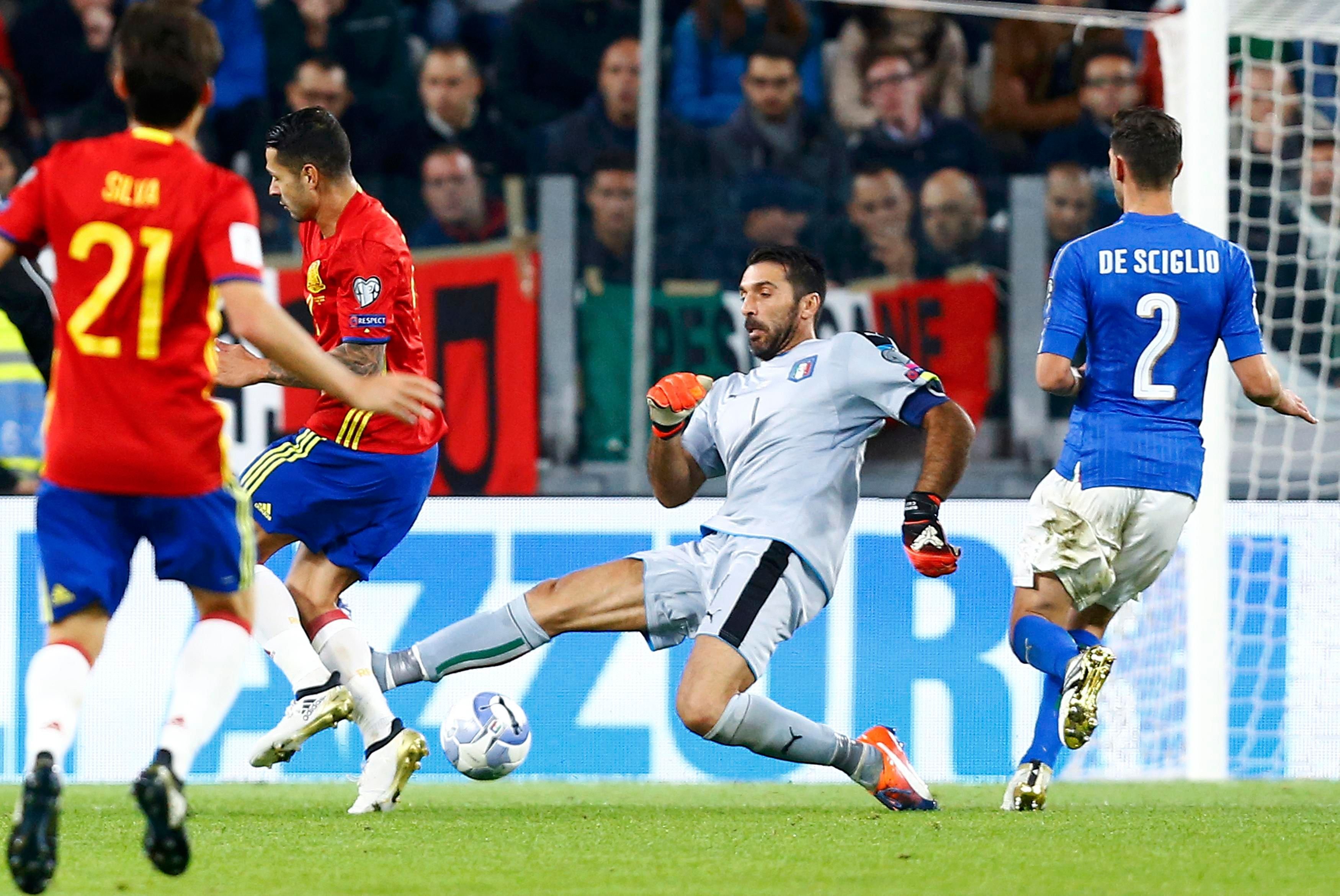 Torwart-Legende Gigi Buffon unterlief im WM-Qualifikationsspiel gegen Spanien ein folgenschwerer Fehler.