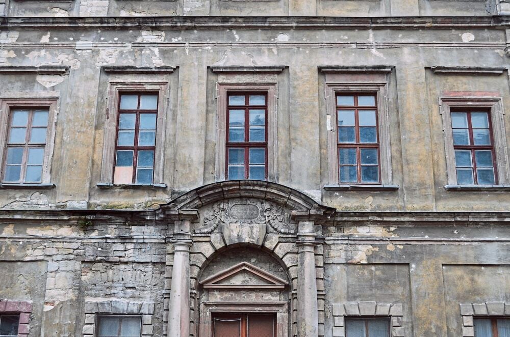 Seit Jahrzehnten steht der Südflügel von Schloss Neu-Augustusburg leer. Nach der Sanierung soll er nun Verwaltungssitz werden.