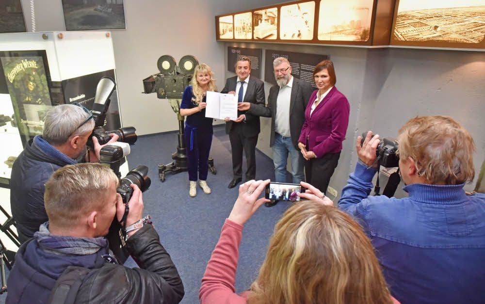 1,7 Millionen Euro - endlich kann die Ausstellungsfläche für die Präsentation der Faserherstellung erweitert werden.