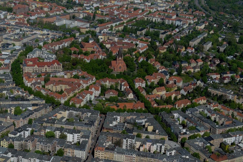 Der Pauluspark besteht aus dem alten Regierungspräsidium (oben links im Bild) und den dahinterliegenden Neubauten.