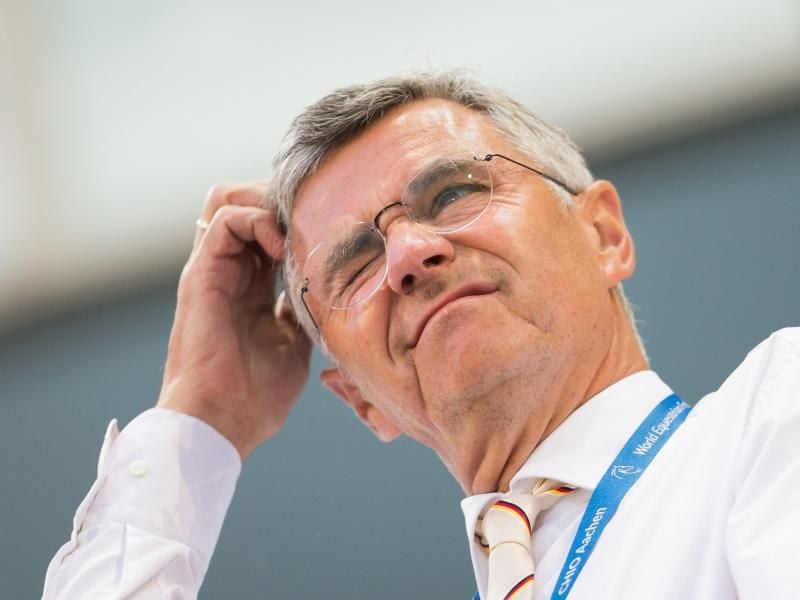 Bundestrainer Otto Becker coacht bei der Hallen-WM ein Team, für das er eigentlich gar nicht zuständig ist. Foto: Rolf Vennenbernd