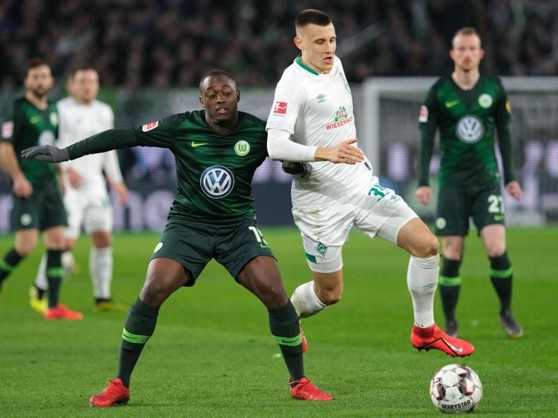 Erstmals wurde der Bremer Maximilian Eggestein (r) in den Kader der Fußball-Nationalmannschaft berufen. Foto: Peter Steffen