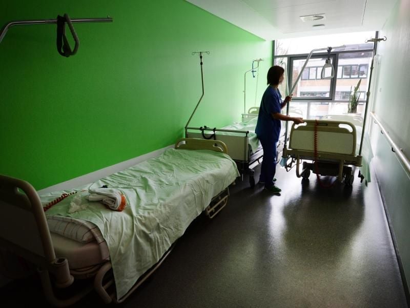 Aus der Schule in die Praxis: Wer in der Krankenpflege arbeiten will, muss in der Regel eine entsprechende Berufsfachschule besuchen. Foto: Patrick Seeger