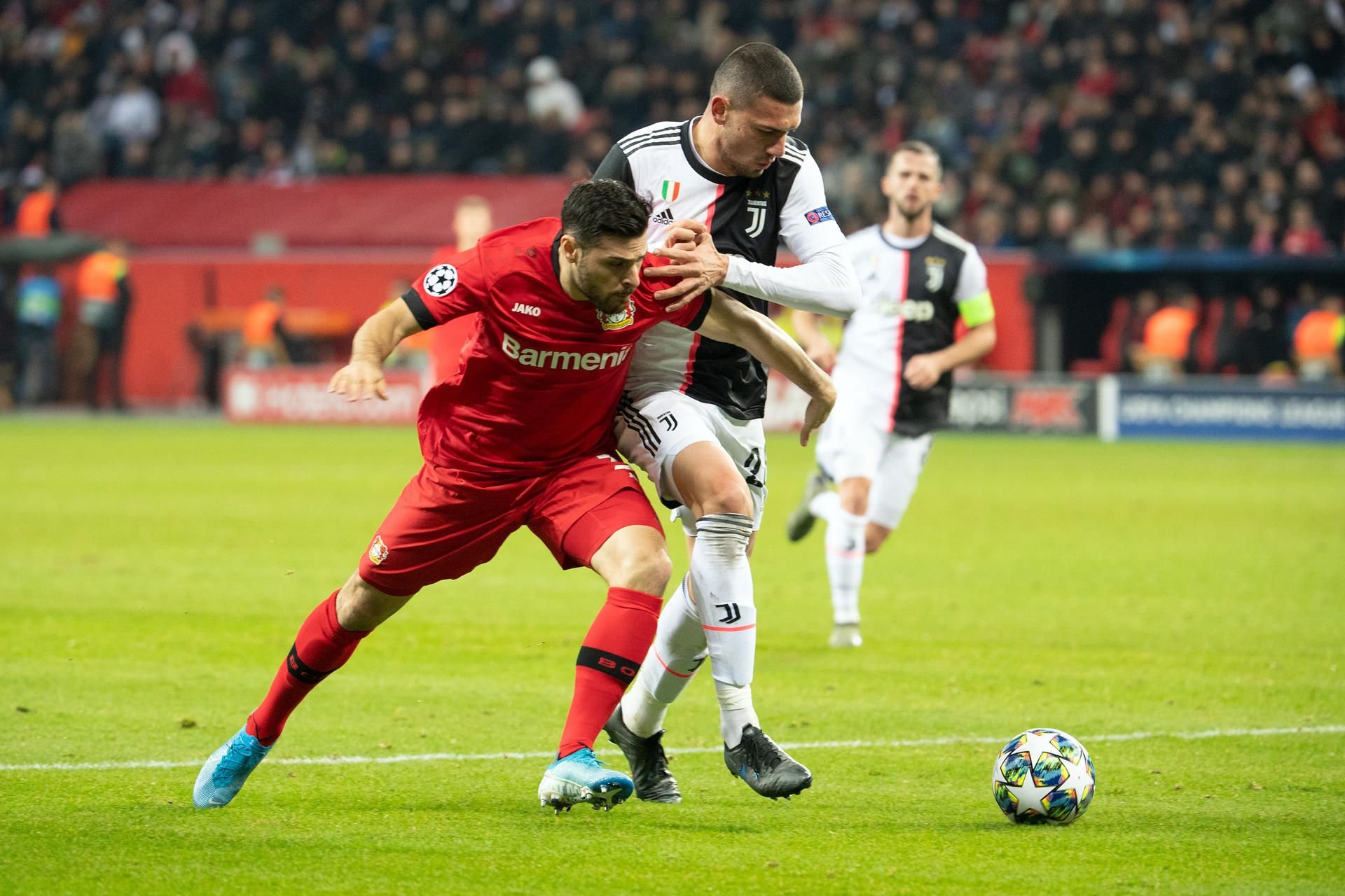 Kevin Volland (l.) gegen Merih Demiral