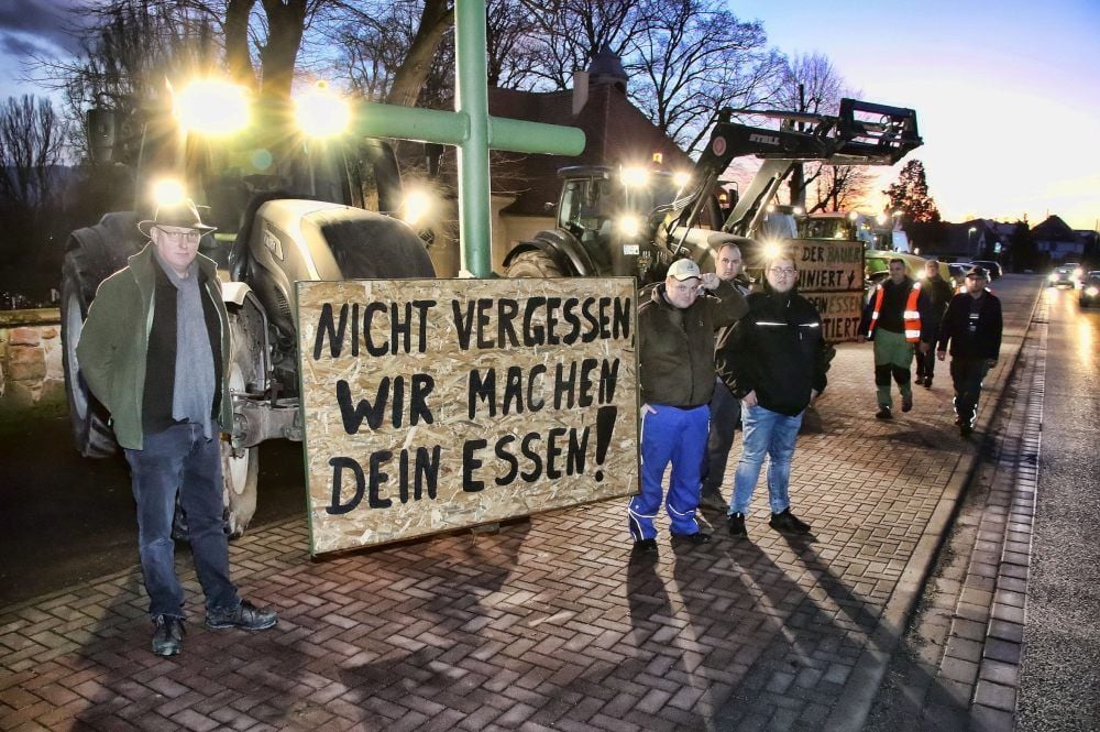 Bauern protestieren am Mittwochabend in Roßla.