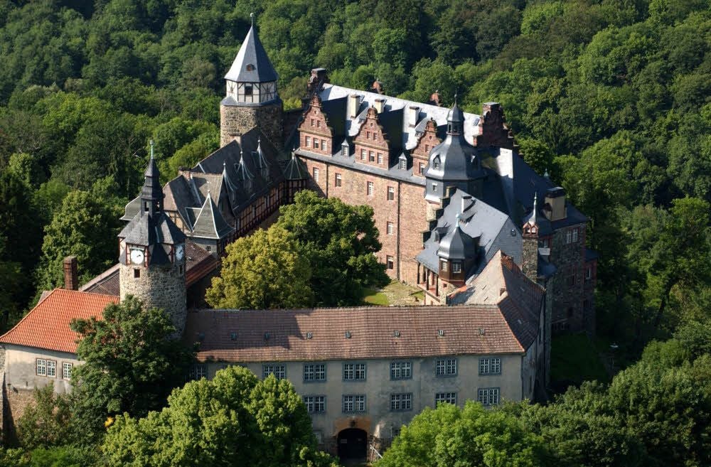 Die Rammelburg aus der Vogelperspektive - ein romantischer Anblick. Wie wird es mit dem historischen Gebäude weitergehen?