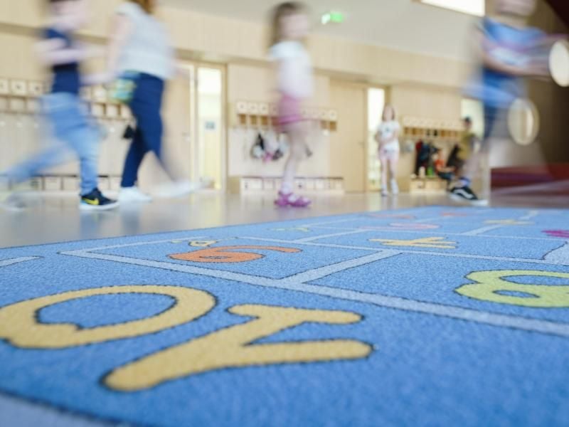 Wie bedeutsam sind Kinder als Überträger des Coronavirus? Für die Öffnung von Kindergärten und Schulen spielt diese Frage eine große Rolle. Die Datenlage dazu ist aber weiterhin relativ dünn. Foto: Uwe Anspach/dpa