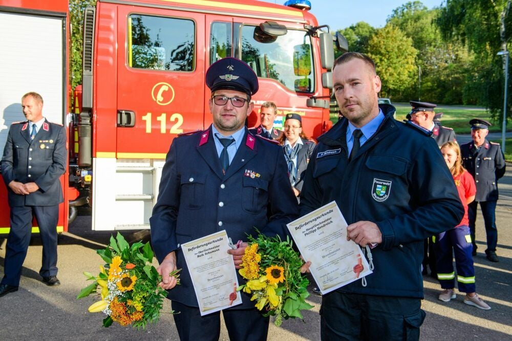 Zu Brandmeistern befördert: Maik Schumann (l.), Philipp Hendreich.