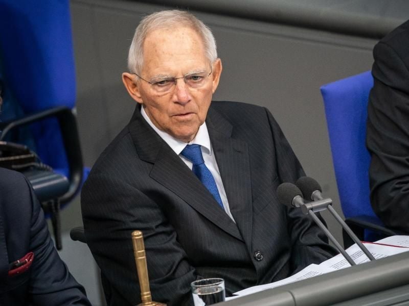 Schiedsrichter: Bundestagspräsident Wolfgang Schäuble ist für das Verhängen von Ordnungsrufen zuständig. Foto: Michael Kappeler/dpa