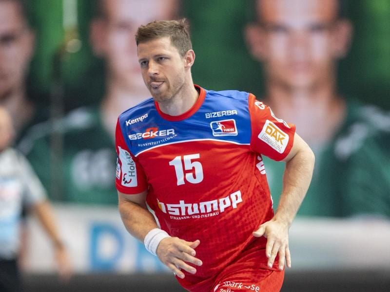 Beendet wie angedacht im Sommer seine Karriere: Handball-Nationalspieler Martin Strobel. Foto: David Inderlied/dpa
