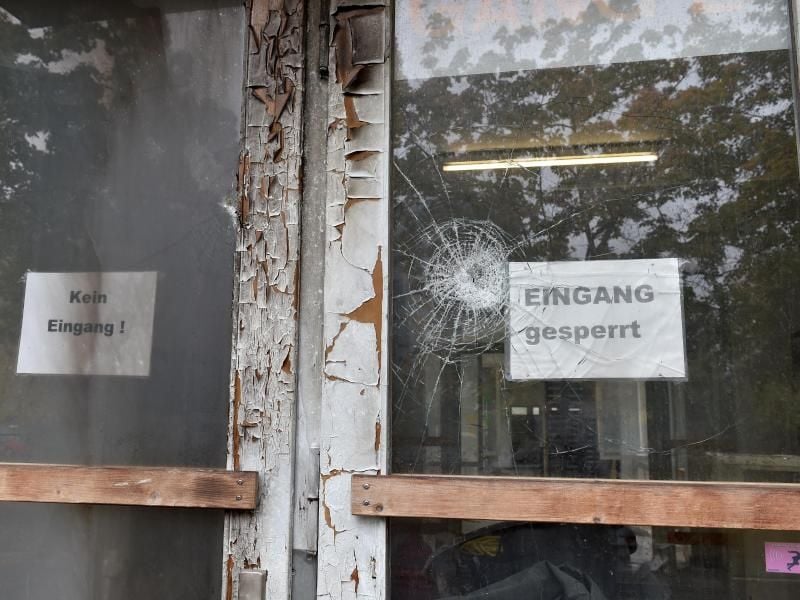 Brandanschlag in Dresden: Die Regierung spricht von „besorgniserregenden Entwicklungen”, die das Potenzial hätten, „den gesellschaftlichen Frieden in Ostdeutschland zu gefährden”. Foto: Bernd Settnik/Archiv