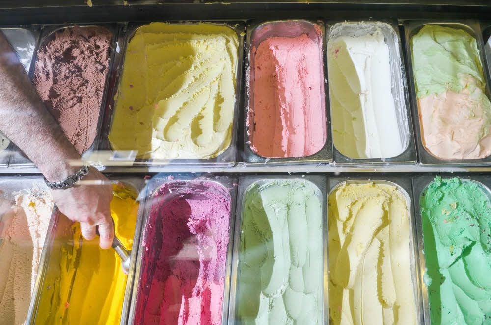 24 bis 27 Eissorten gibt es im Café Venezia zu probieren.